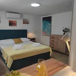 Lunaris Apartment
