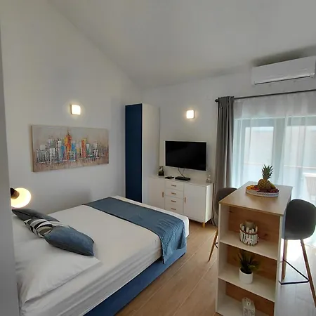 Lunaris Apartment *