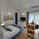 Lunaris Апартаменти *